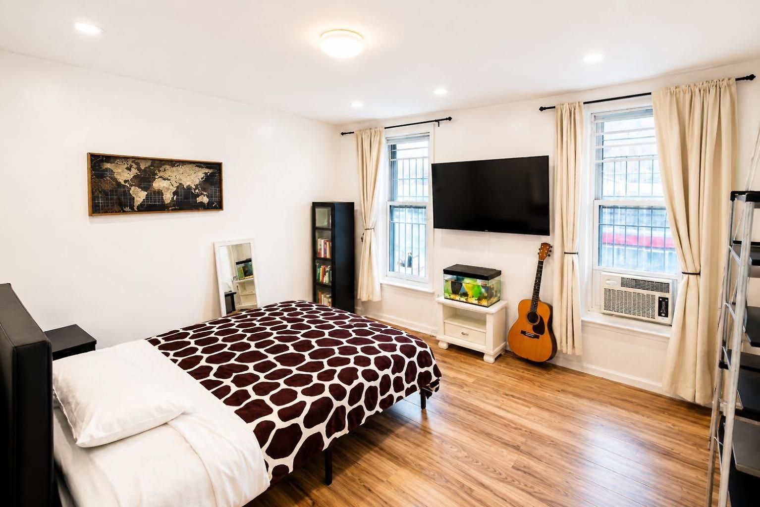 Apartment Next To Manhattan 2 Bedrooms - Subway 20 Steps, Manhattan 1 Stop *
