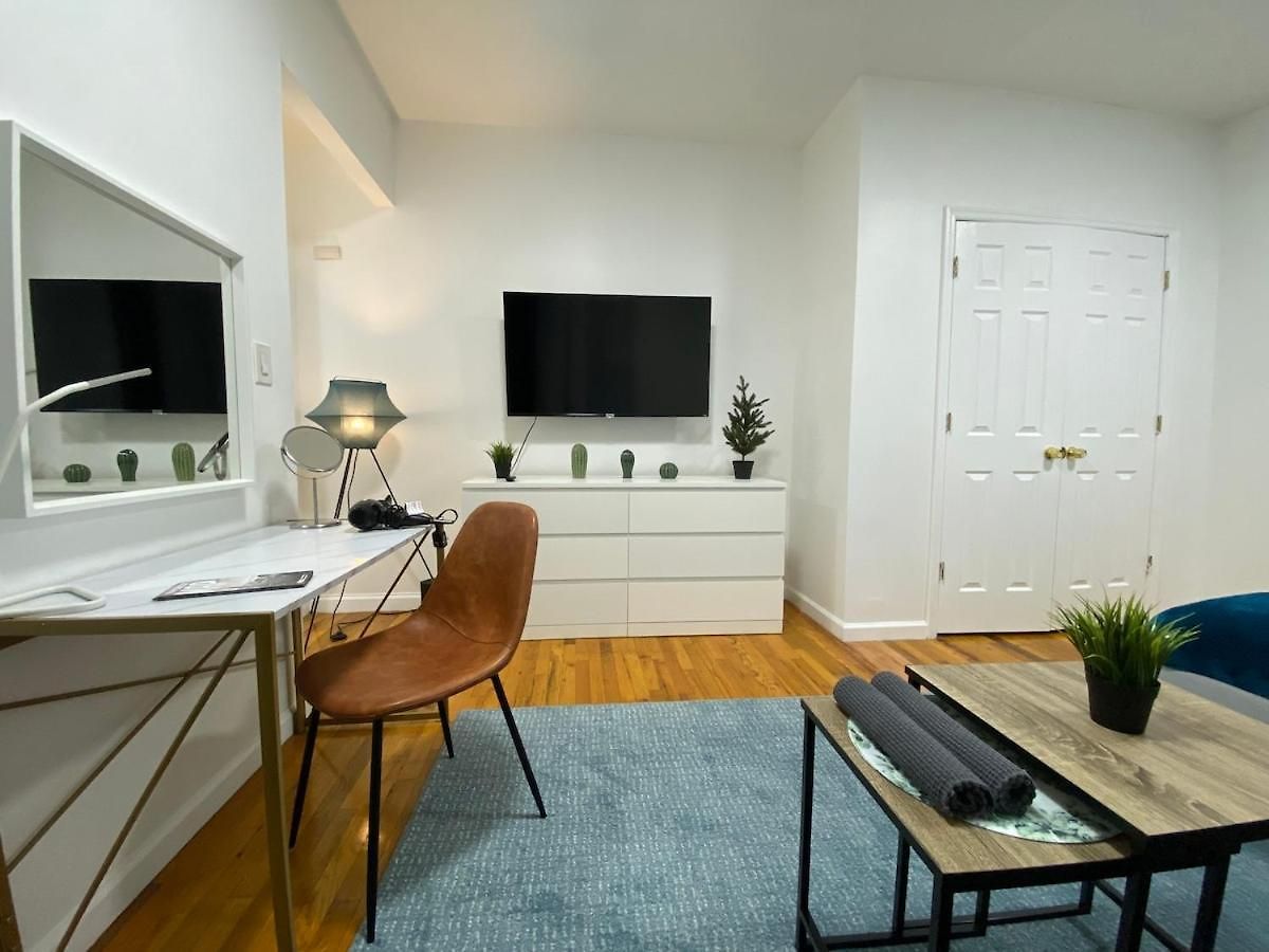 Apartment Close To Park, Lenox Hill & Ny Presbyterian New York