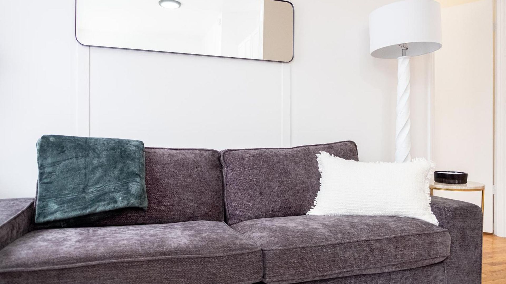 Sunlit 2br Park North Elevator & Laundry Apartment *