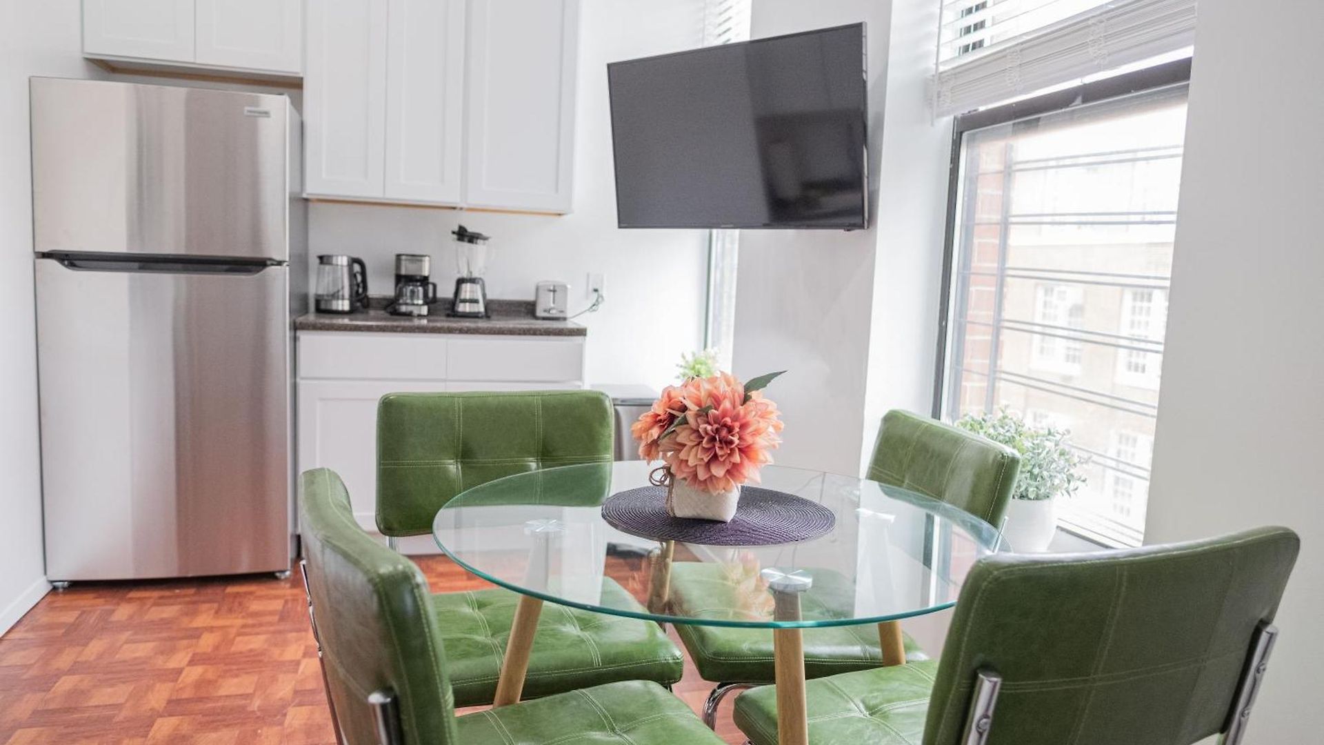Apartment Sunlit 2br Park North Elevator & Laundry *