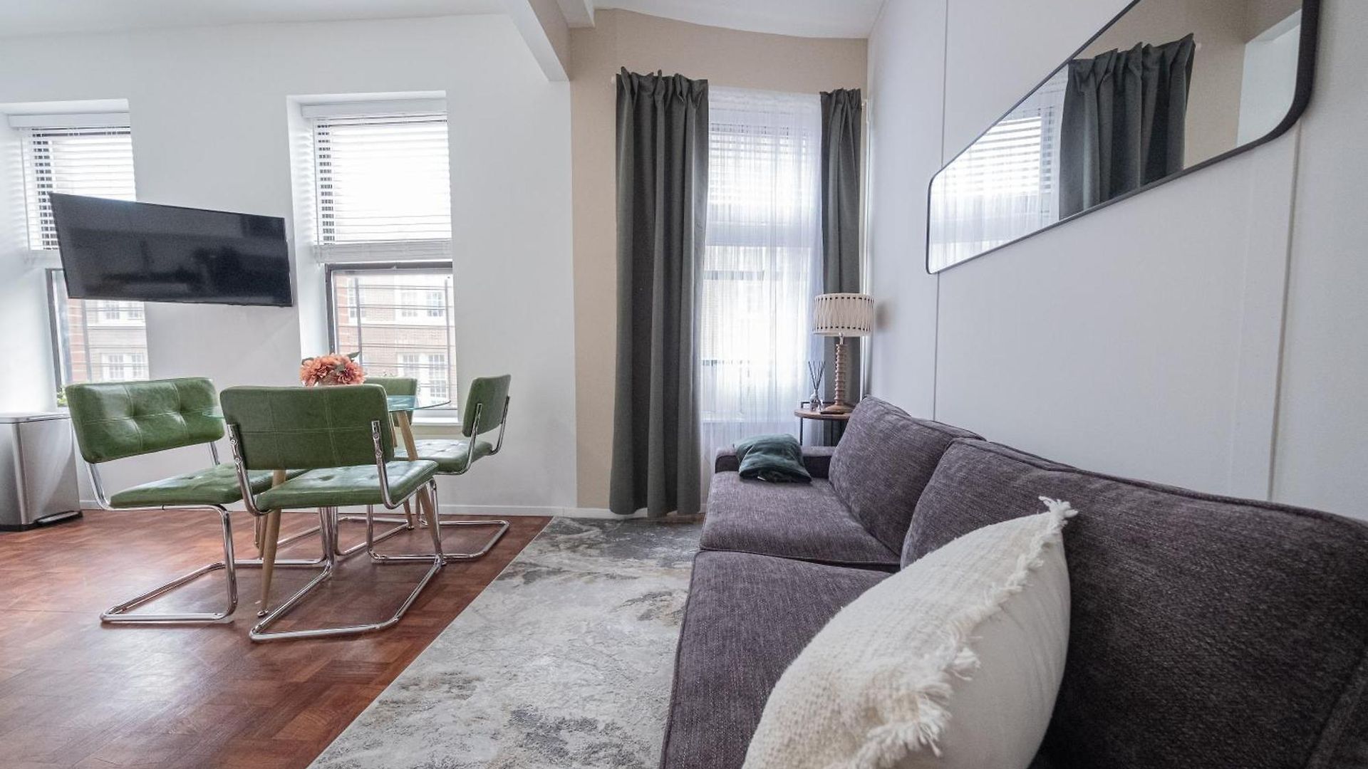 Sunlit 2br Park North Elevator & Laundry *