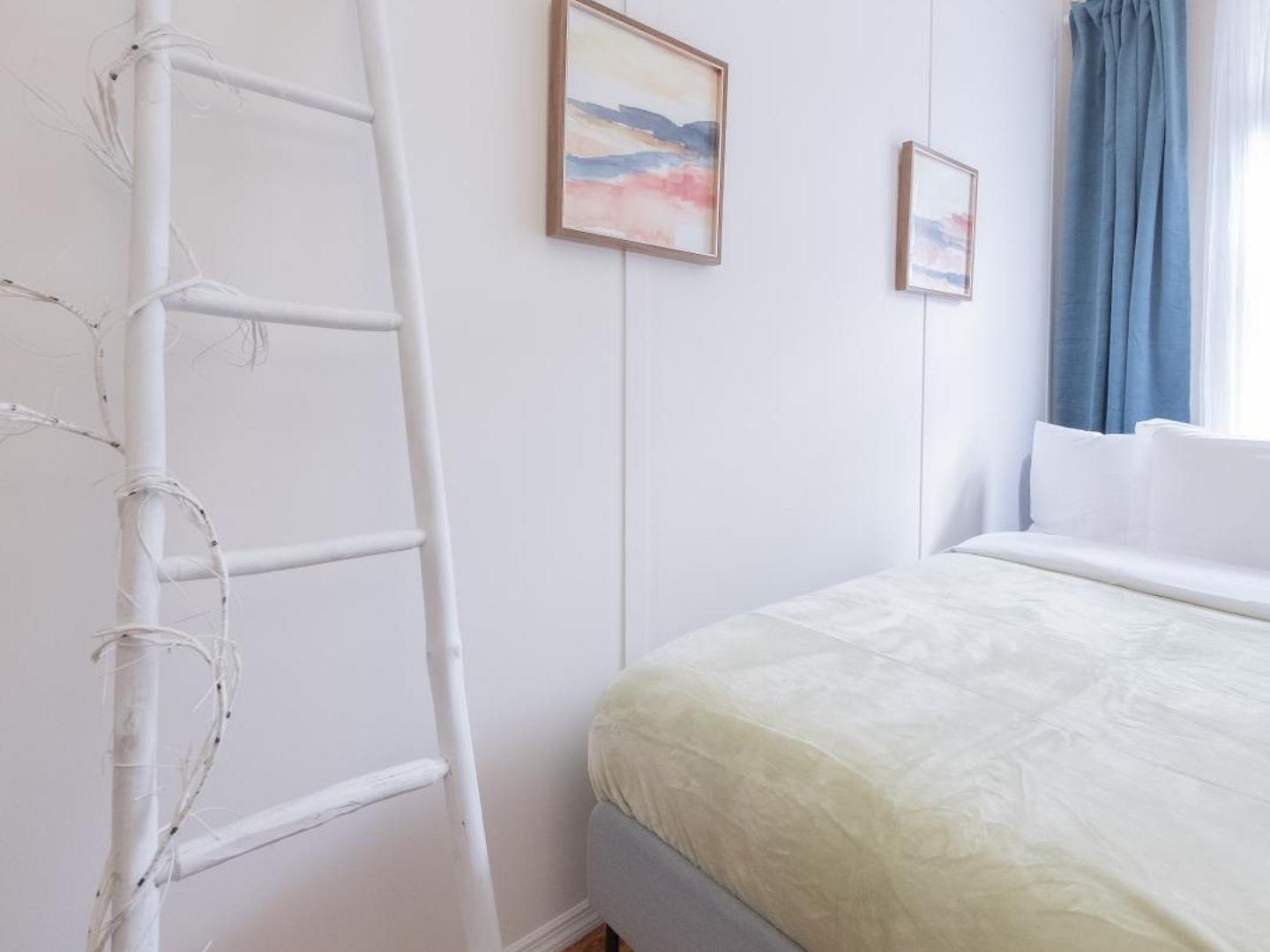 Sunlit 2br Park North Elevator & Laundry Apartment