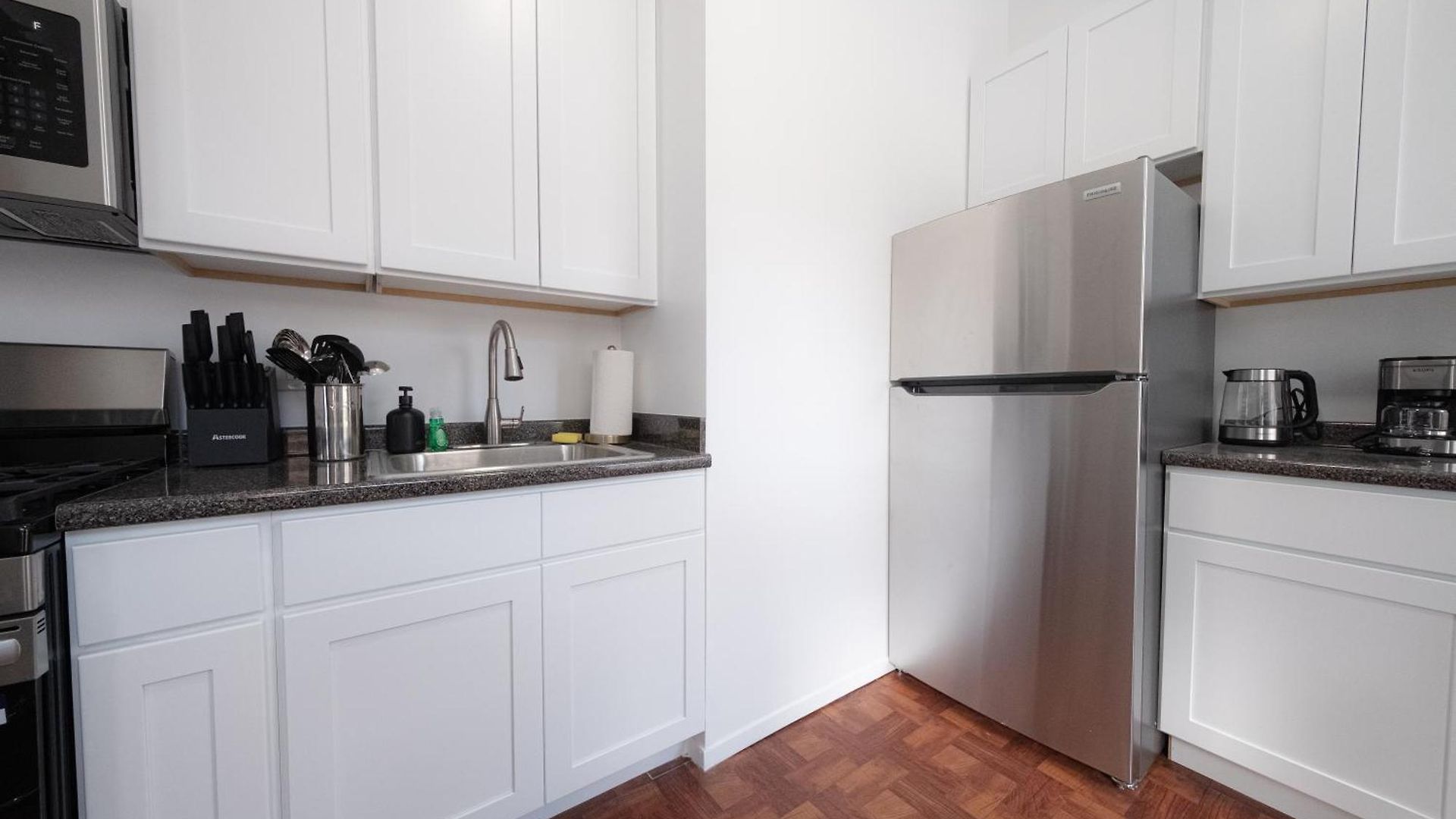 Sunlit 2br Park North Elevator & Laundry Apartment New York