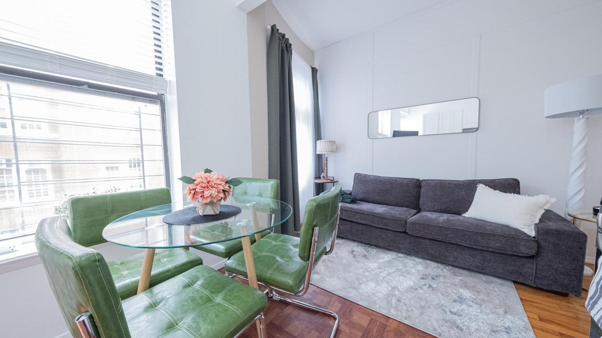 Sunlit 2br Park North Elevator & Laundry Apartment *