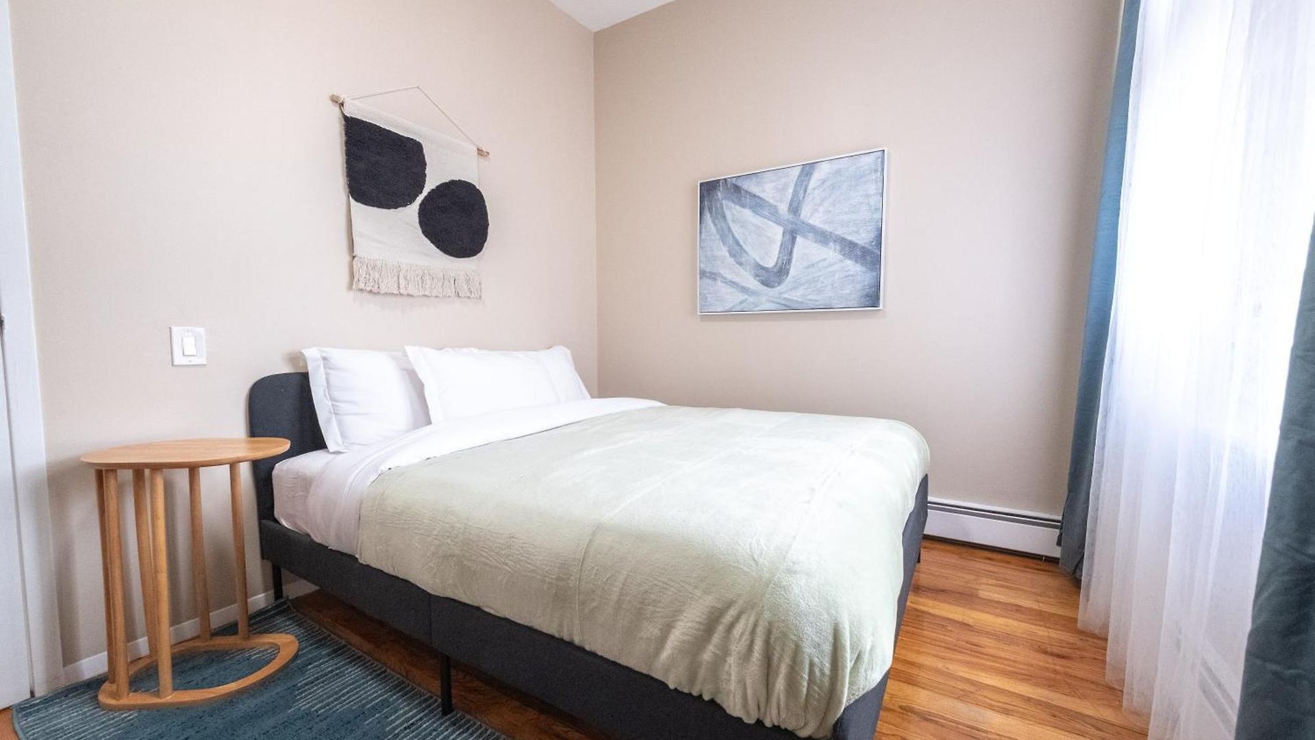 Sunlit 2br Park North Elevator & Laundry Apartment