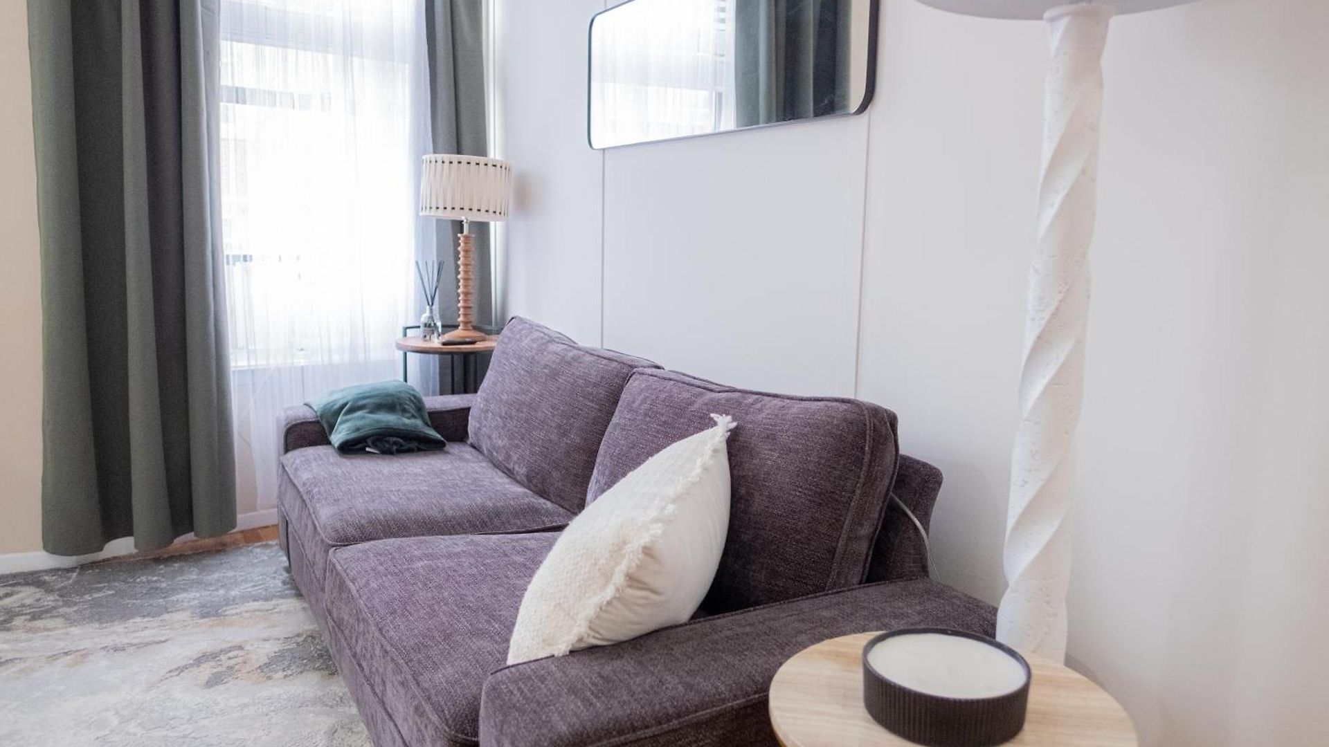 Sunlit 2br Park North Elevator & Laundry Apartment *