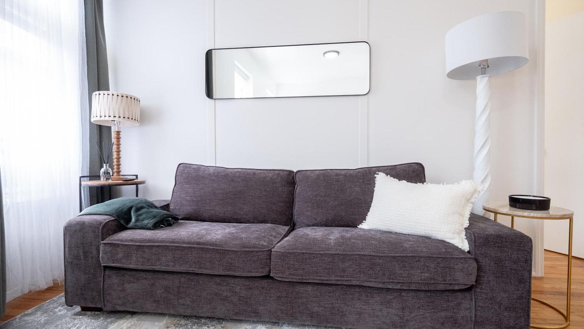 Sunlit 2br Park North Elevator & Laundry Apartment *