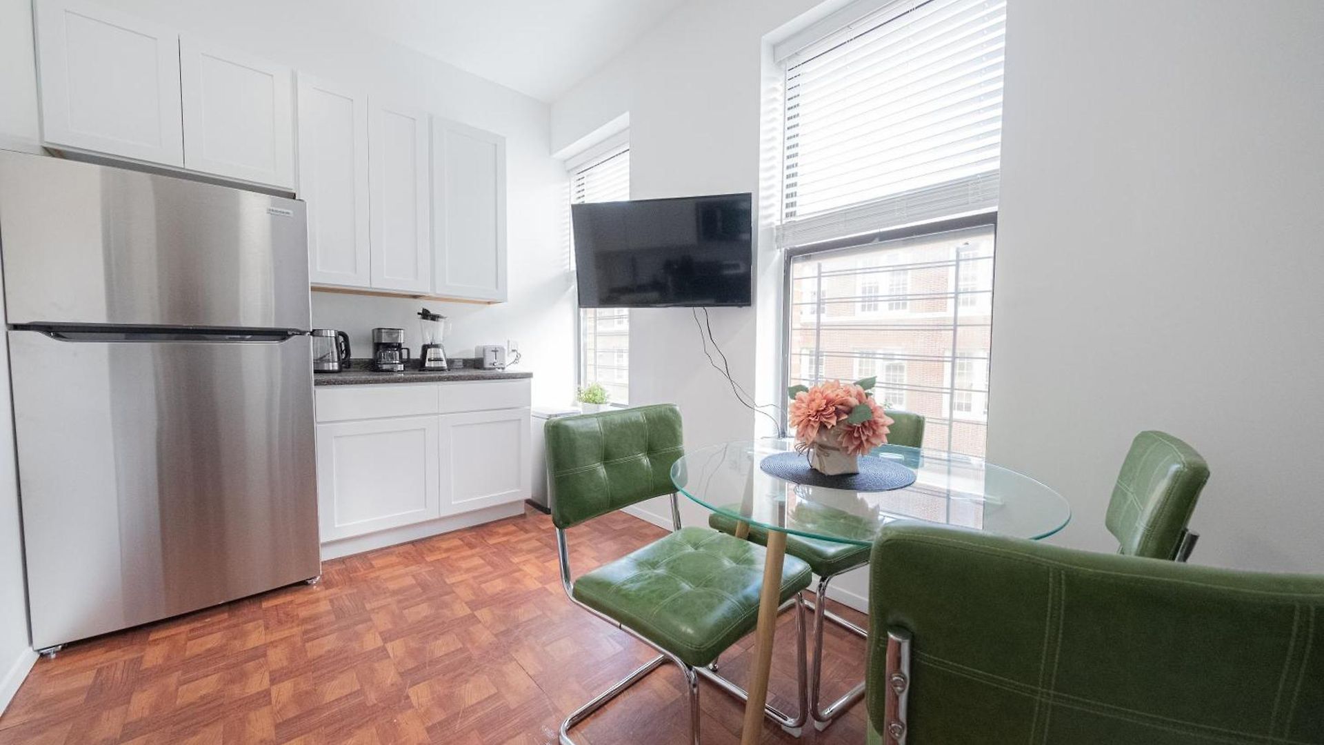 Sunlit 2br Park North Elevator & Laundry * New York