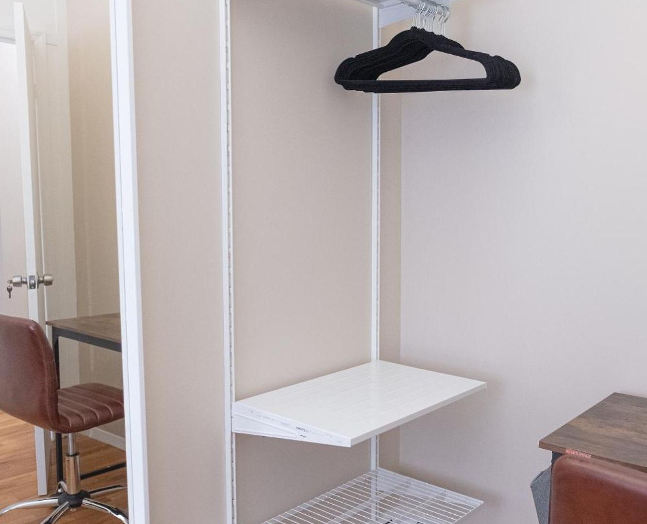 Sunlit 2br Park North Elevator & Laundry Apartment