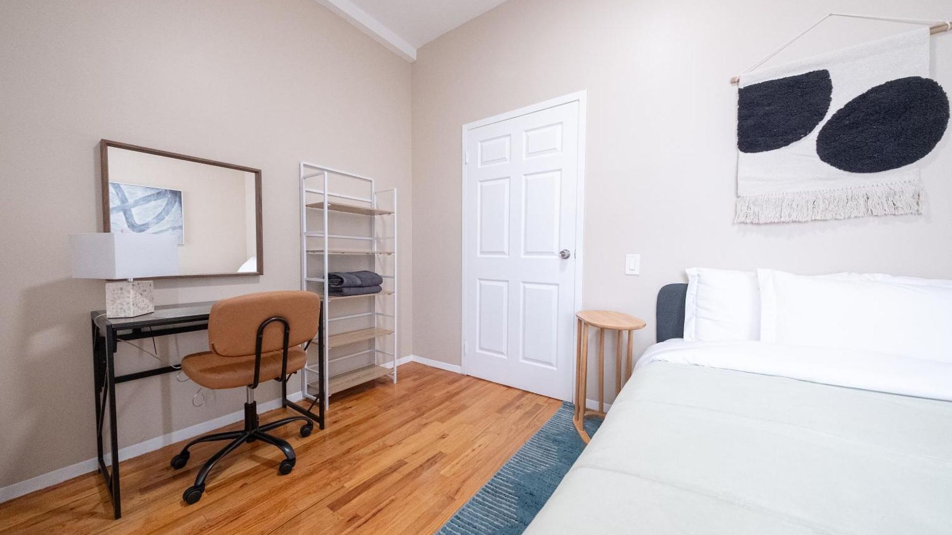 Sunlit 2br Park North Elevator & Laundry