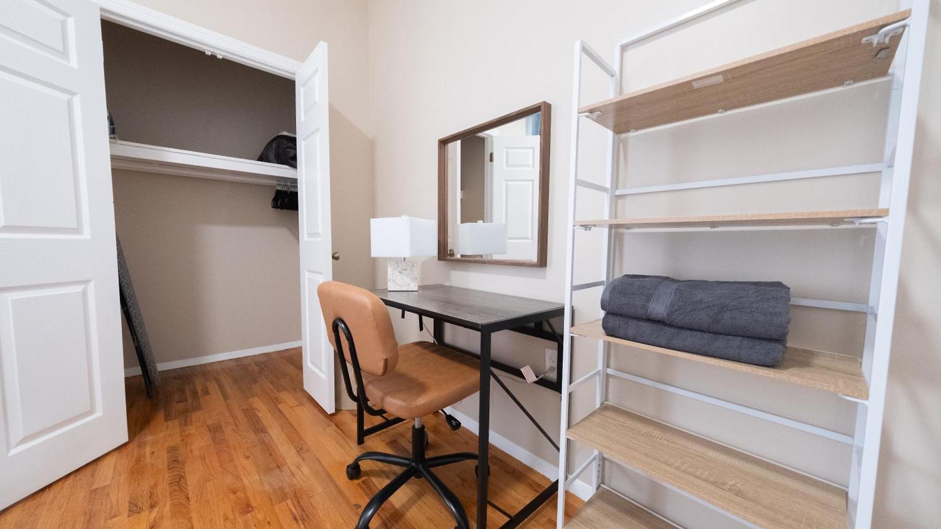 Sunlit 2br Park North Elevator & Laundry *