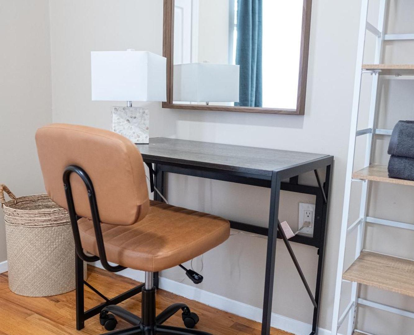 Sunlit 2br Park North Elevator & Laundry Apartment