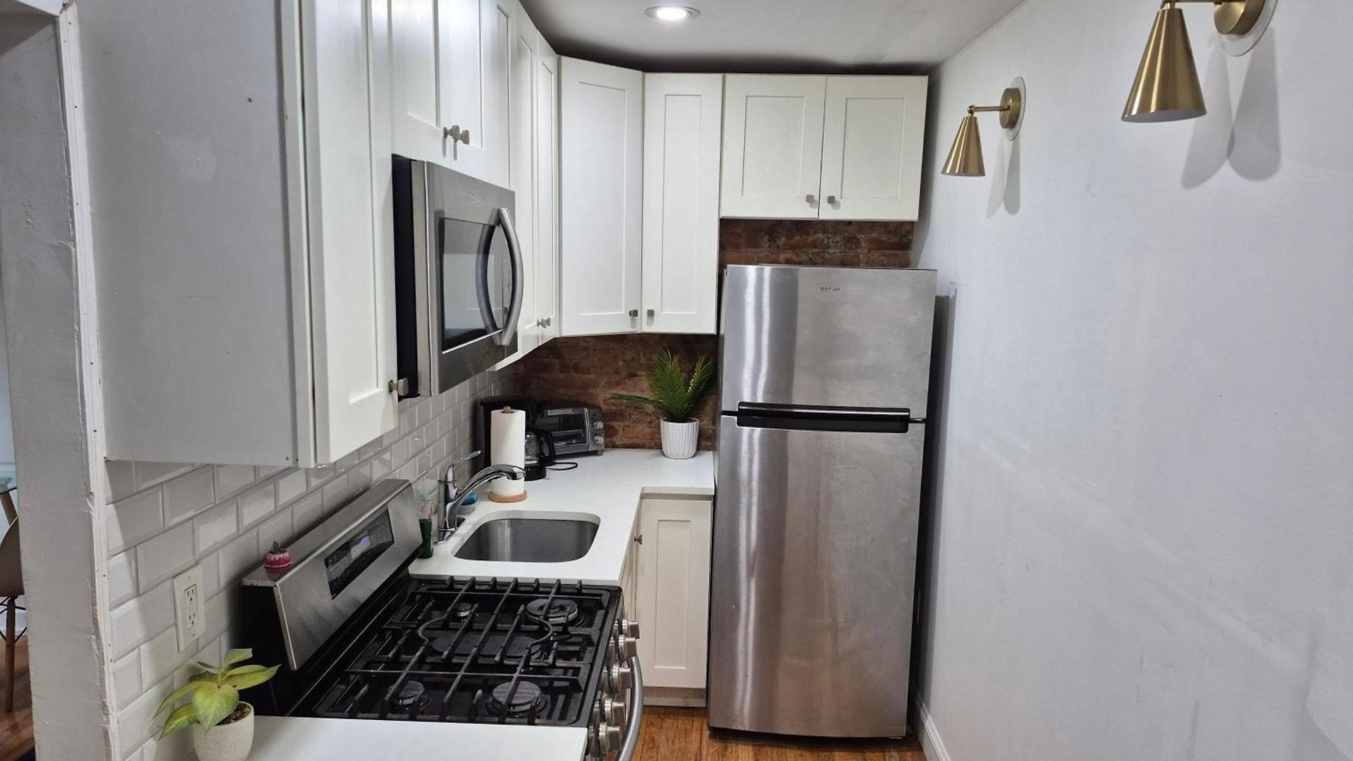 Relax And Unwind At Chic Bed-stuy Brownstone *