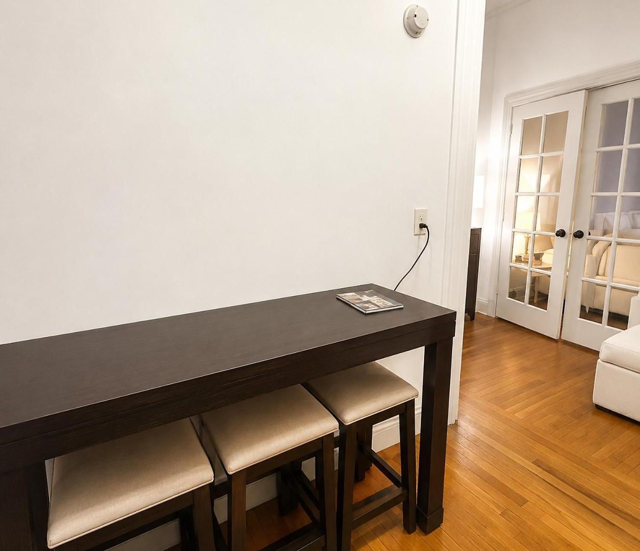 Elegant Upper East Side Retreat Near Park And The Met Apartment *