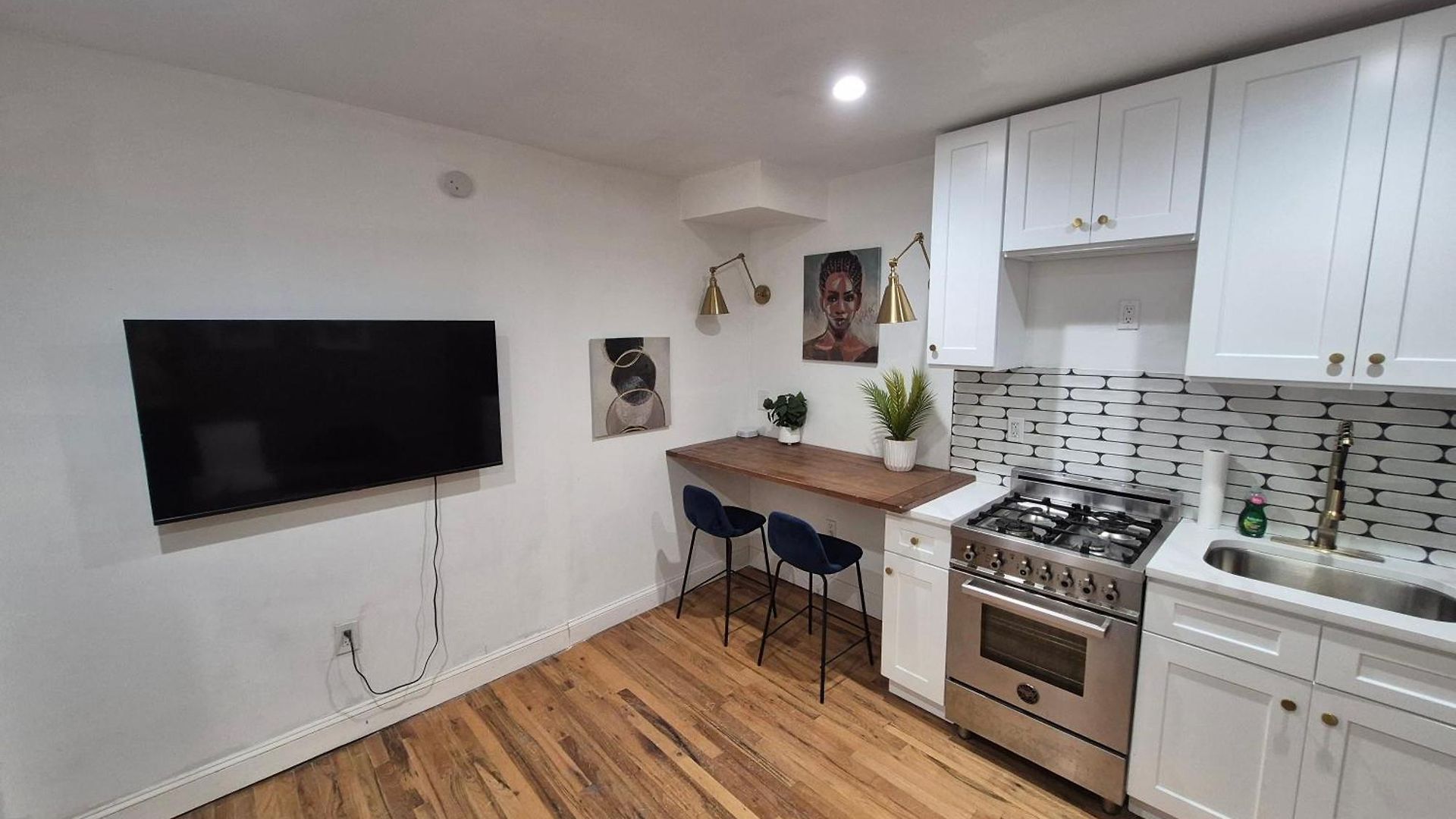 Relax And Unwind At Chic Bed-stuy Brownstone