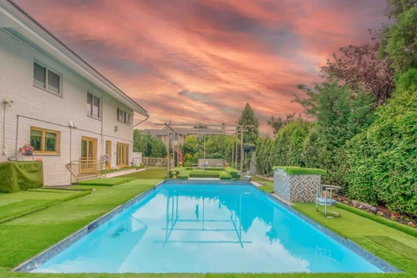 Bayside Queens 6br Gated With Private Heated Pool Game And Water Views *