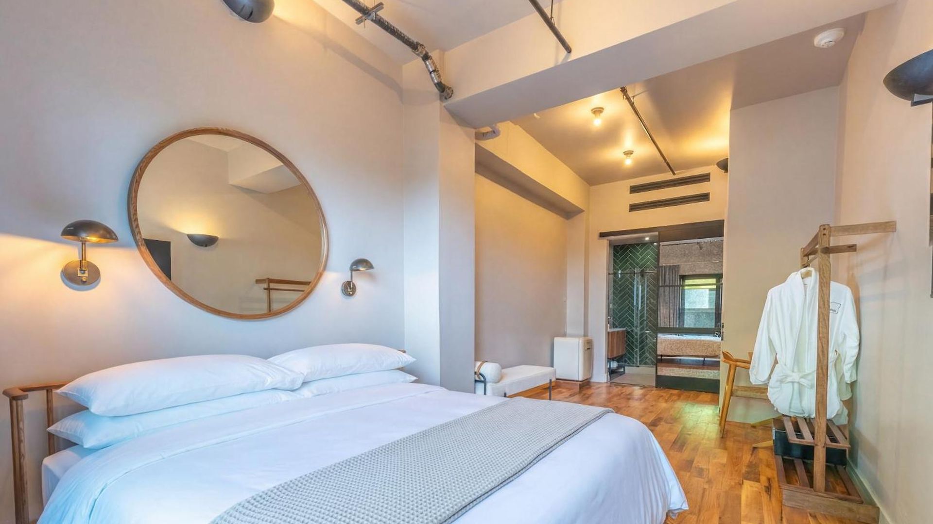 Sela V Hotel