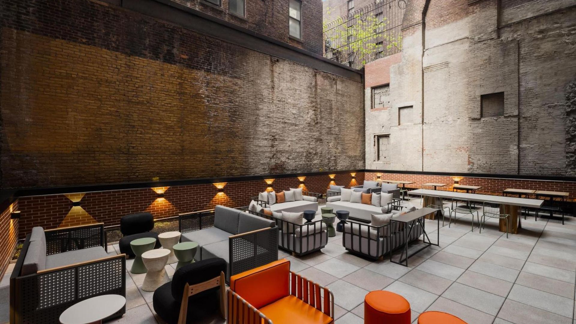 Hotel 38 City, Tapestry Collection By Hilton 4*