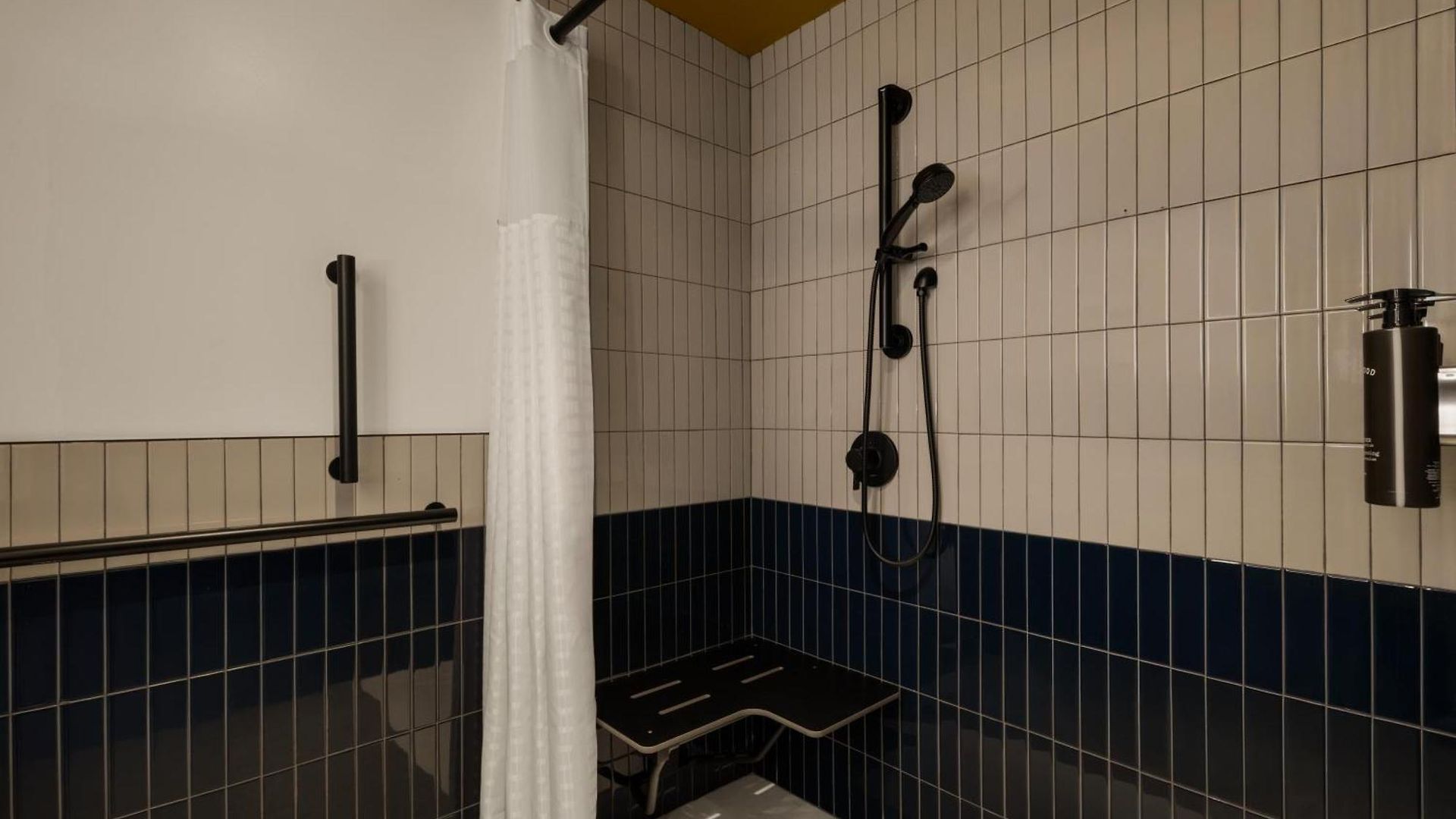 Hotel 38 City, Tapestry Collection By Hilton 4*