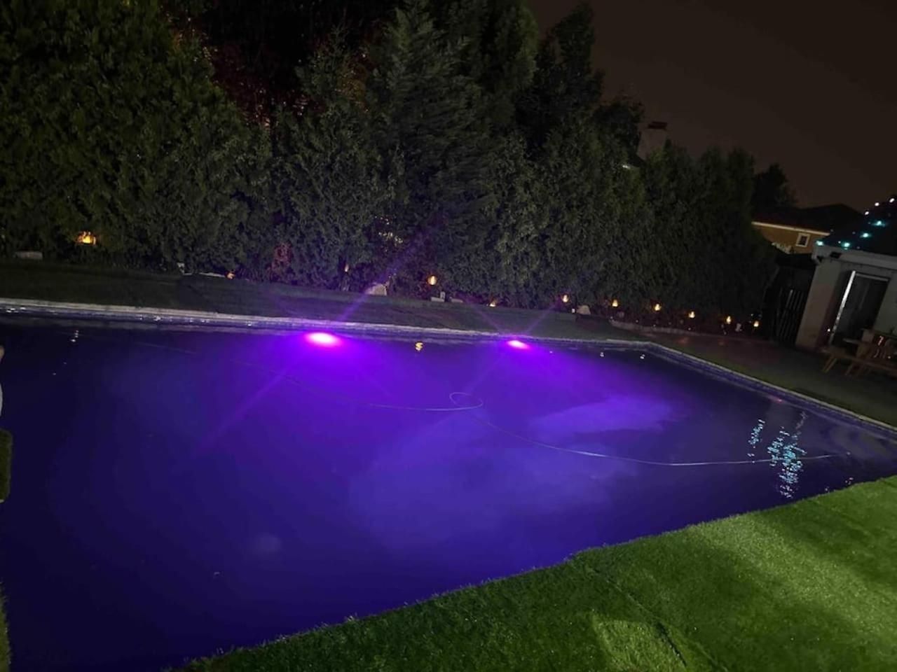 Holiday home Bayside Queens 6br Gated With Private Heated Pool Game And Water Views New York