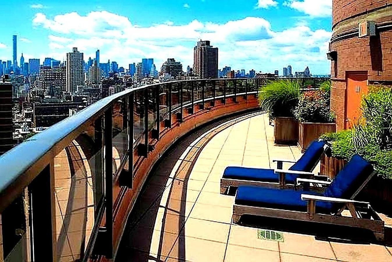 In Nyc Steps Away From Park New York
