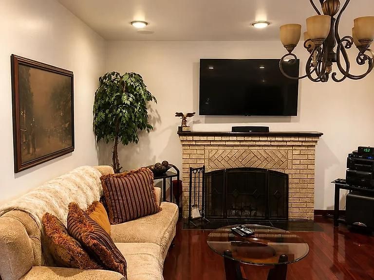 Luxury Pre-war Townhouse Bronx 5br * New York