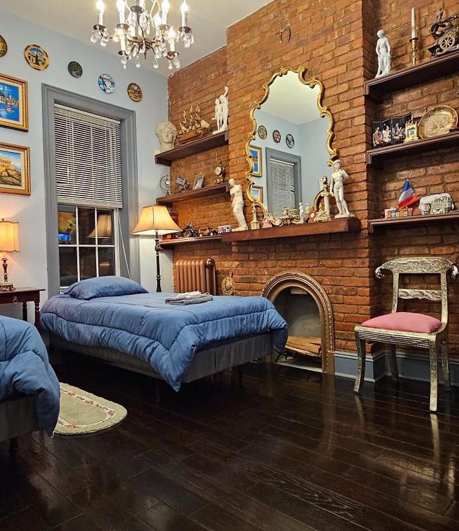 In A Luxurious Colonial Townhouse * New York