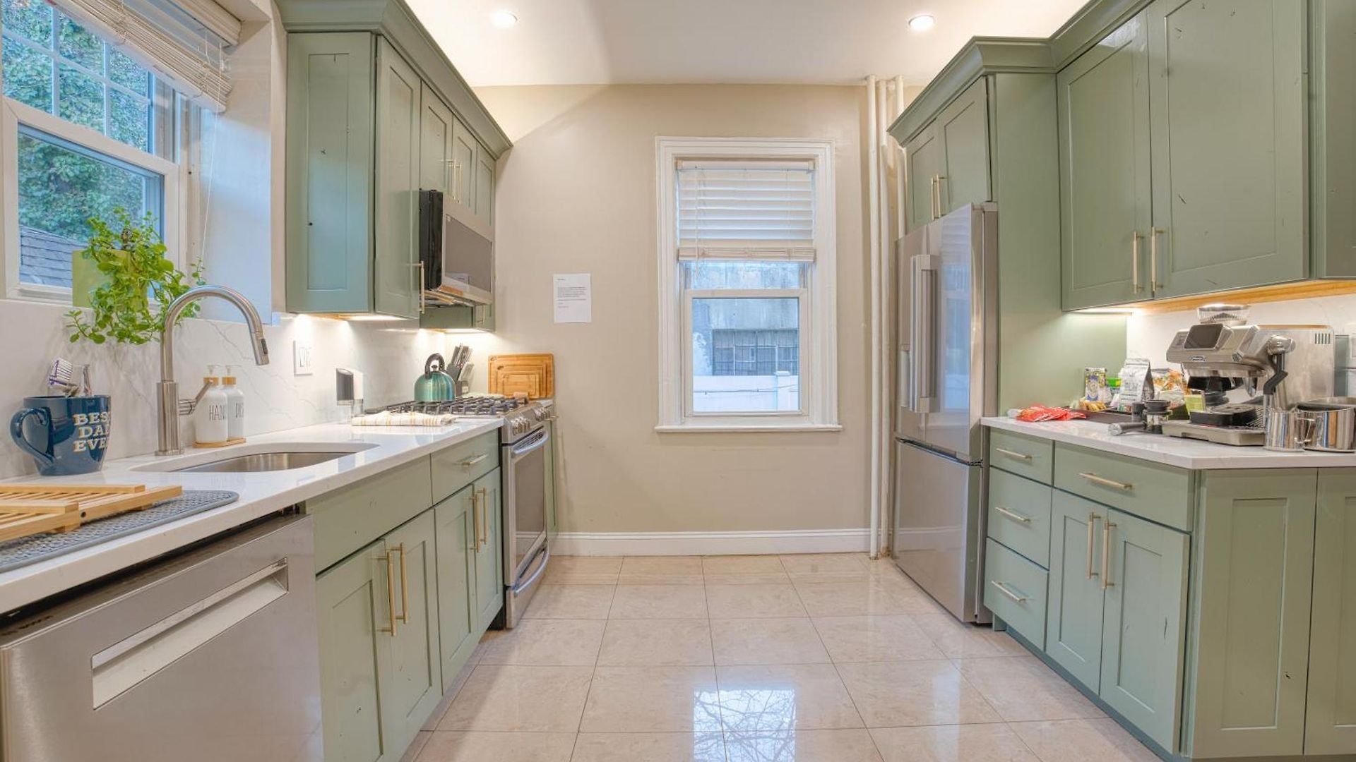 Country house 4Br Near Prospect Park Off-Street Parking Outdoor Space 3 Kings, 1 Queen *