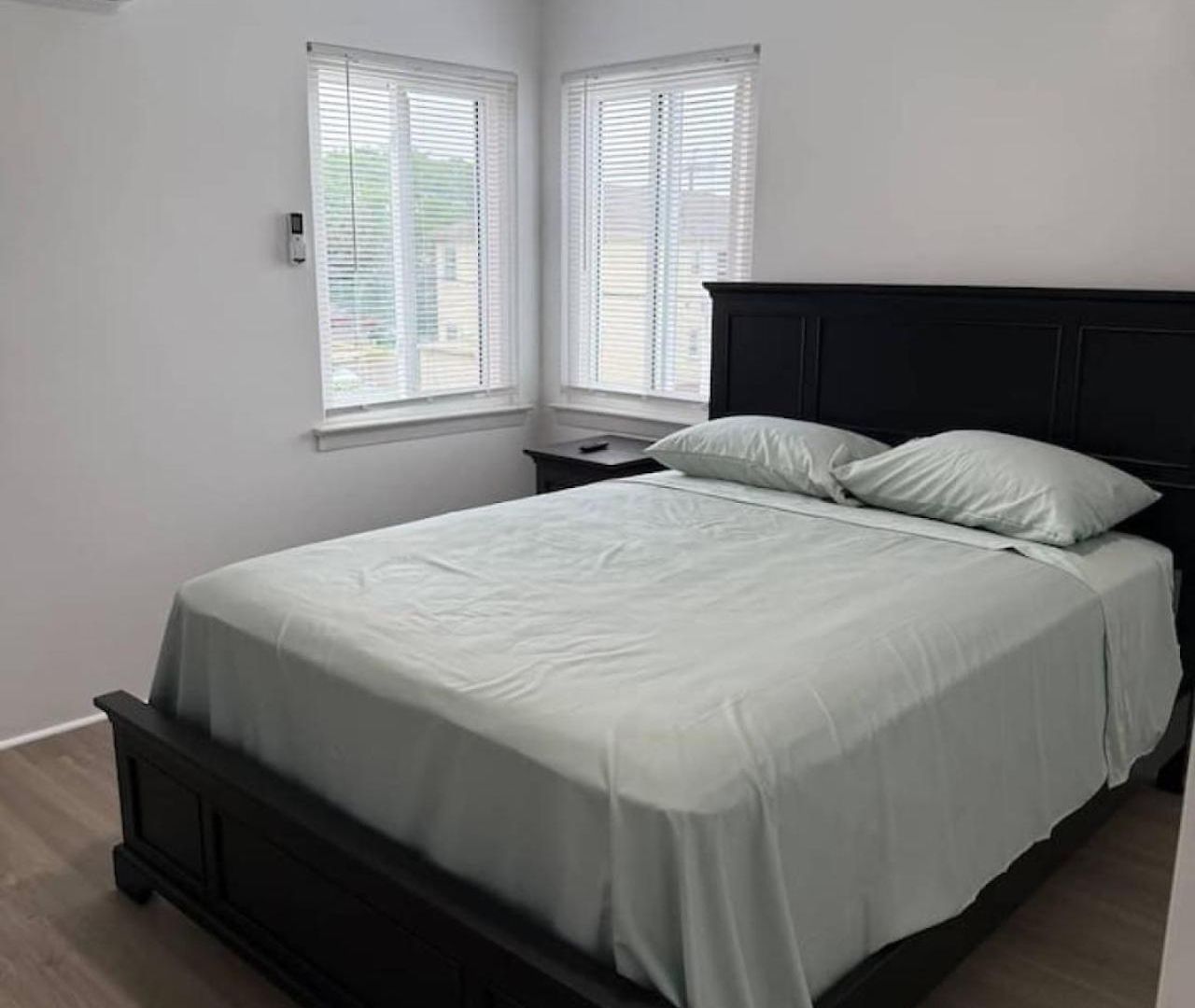 Cozy Queens Ny Near Jfk Sleeps 4 Comfortable 3 Bedroom With Great Wifi Quiet Residential Location