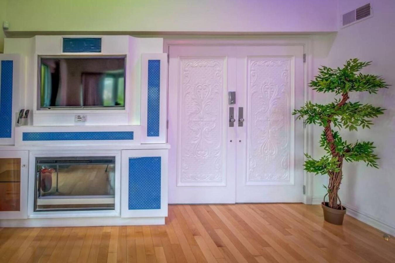 Bayside Queens 6br Gated With Private Heated Pool Game And Water Views *