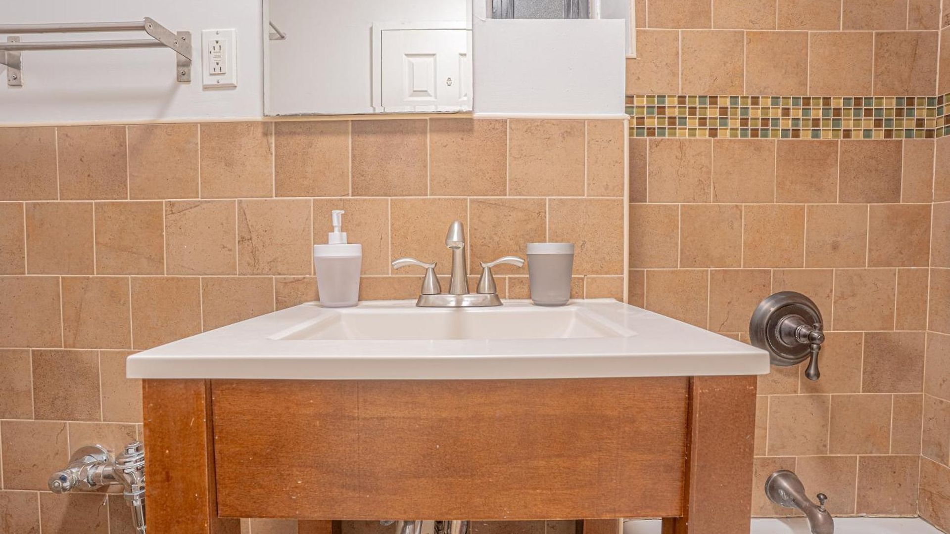 Aparthotel Charm 2bd In Upper East Side With Backyard