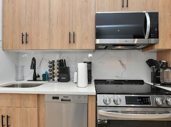 Modern Chic 3br-heart Of Fidi Seaport *
