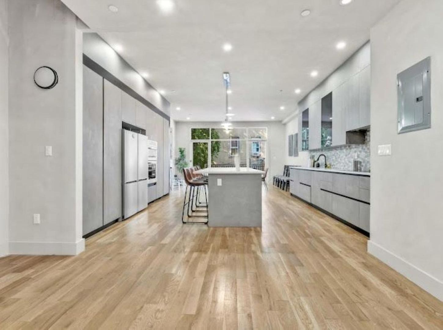 Jimmy's Brownstone Penthouse! Its Personal, Luxury, Your Away From Home!!