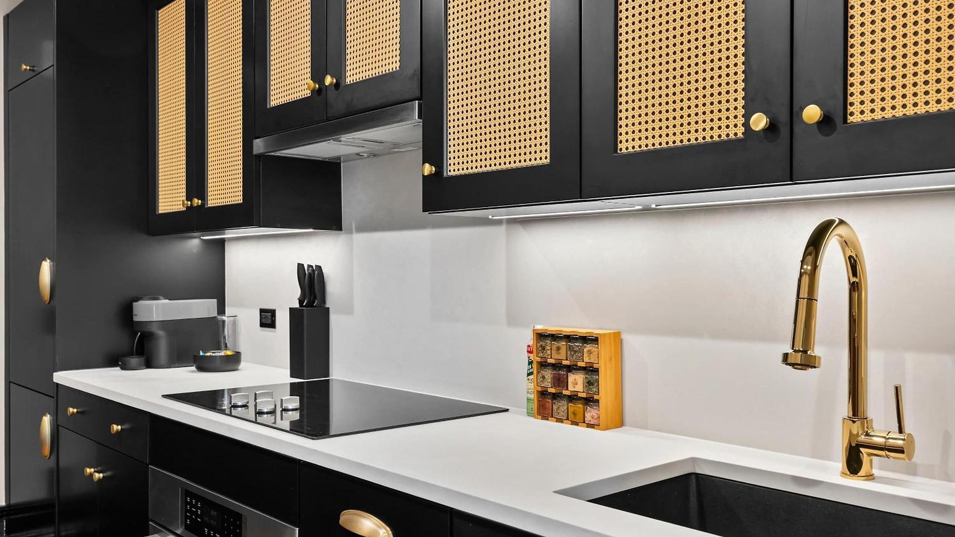 Freeman 301 By Rove Travel - With Shared Amenities *