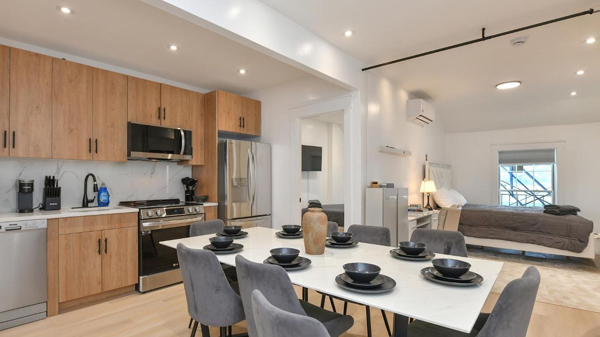 Aparthotel Designer Seaport - Sleeps 14