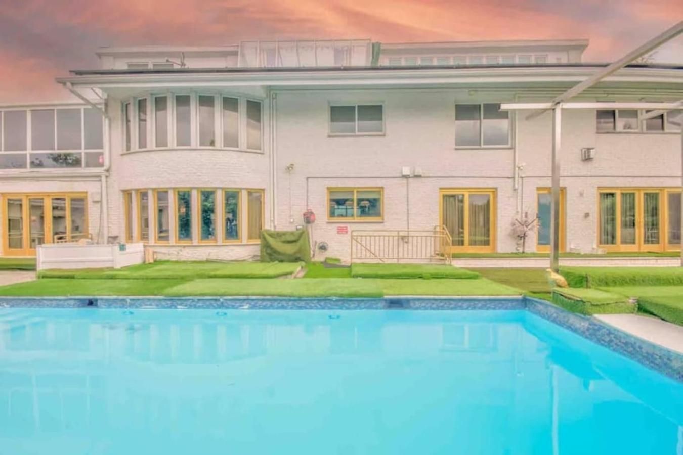 Bayside Queens 6br Gated With Private Heated Pool Game And Water Views Holiday home