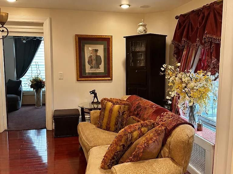 Luxury Pre-war Townhouse Bronx 5br * New York