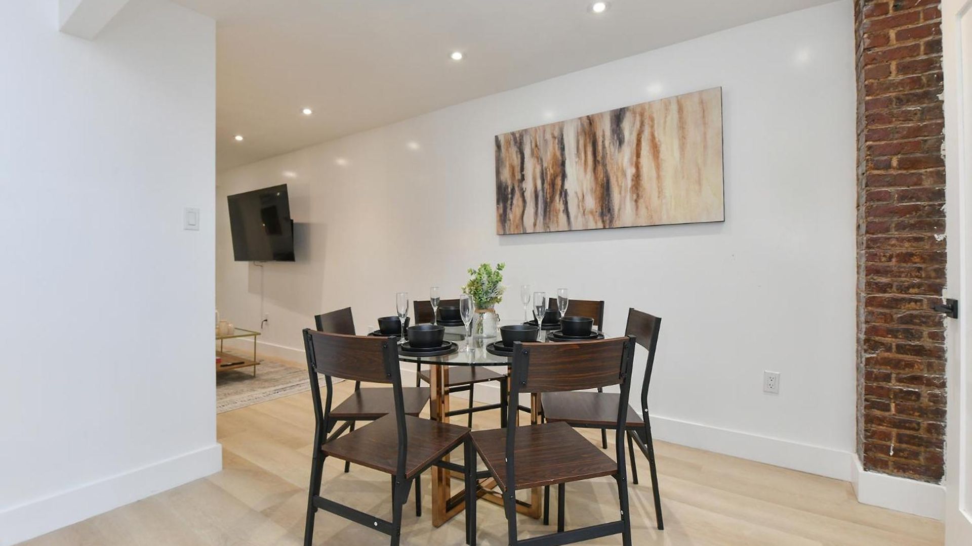 The Minute -3 Bedrooms -sleeps 13