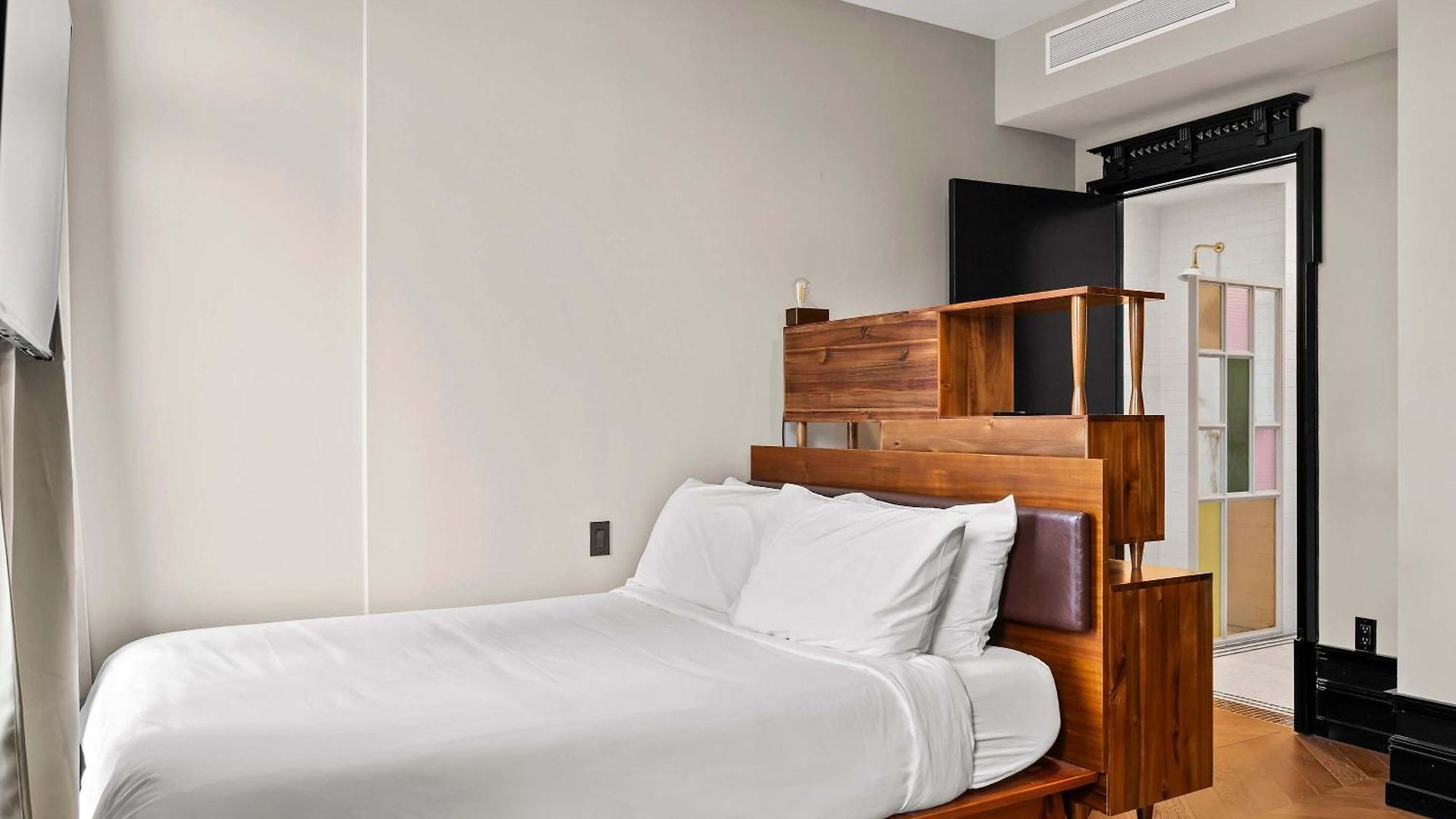Freeman 301 By Rove Travel - With Shared Amenities * New York