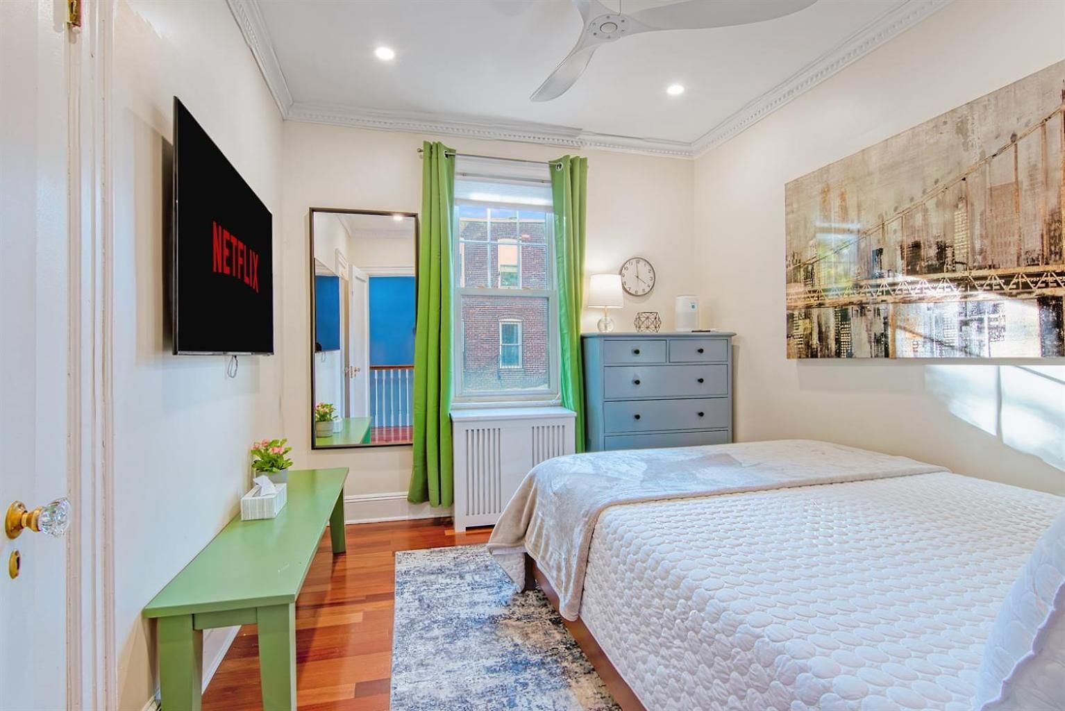 Country house 4Br Near Prospect Park Off-Street Parking Outdoor Space 3 Kings, 1 Queen New York