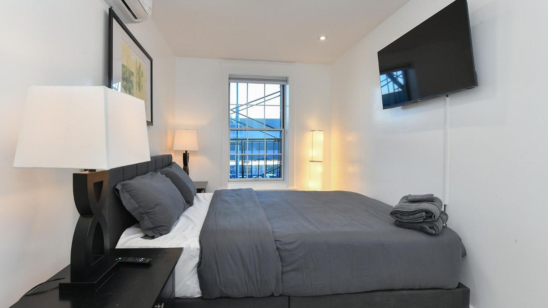 The Minute -3 Bedrooms -sleeps 13 * New York