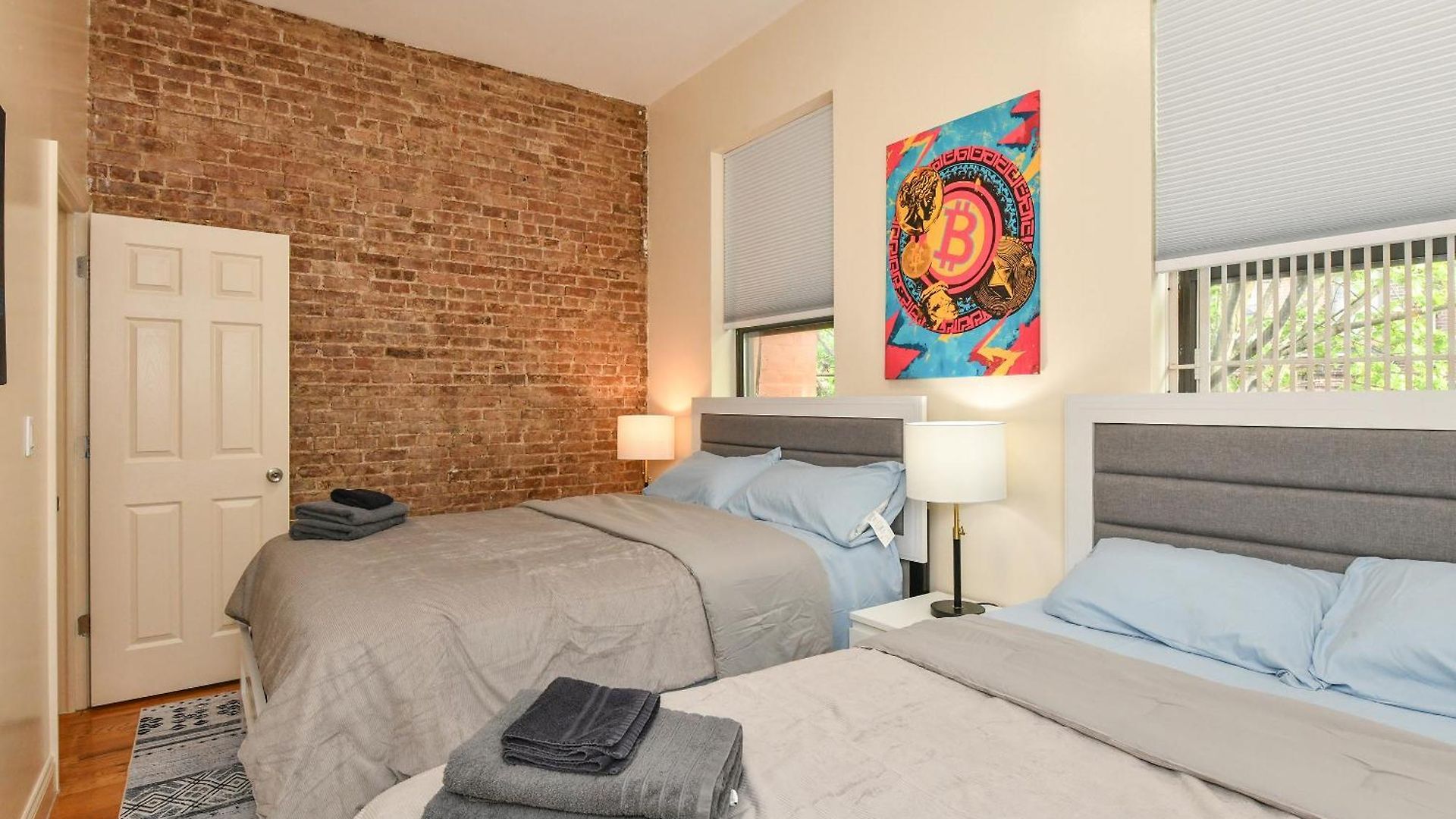 Cozy 2br Haven Right Above Park 2*