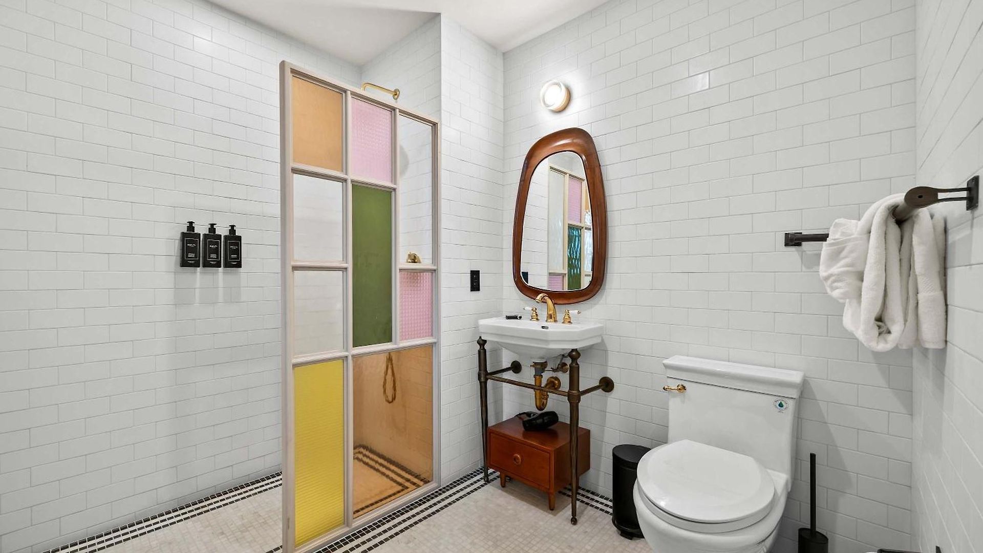Freeman 301 By Rove Travel - With Shared Amenities New York