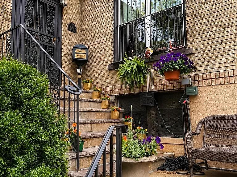 Luxury Pre-war Townhouse Bronx 5br New York