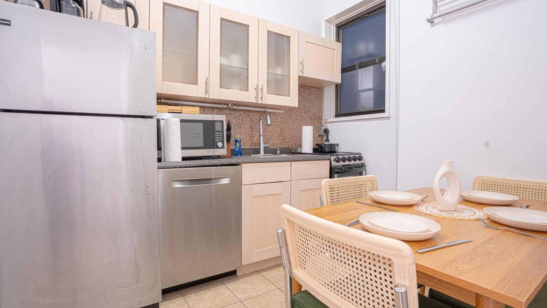 Aparthotel Charm 2bd In Upper East Side With Backyard New York
