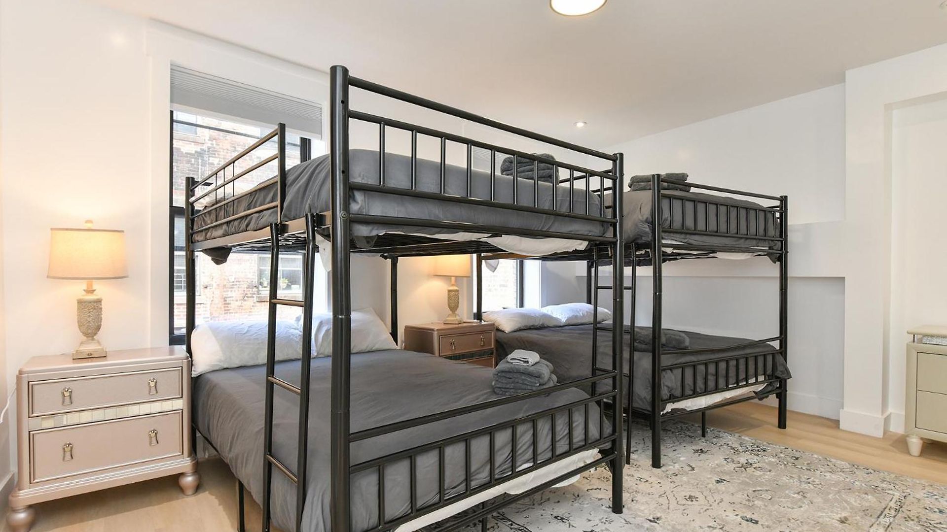 Aparthotel Designer Seaport - Sleeps 14 *
