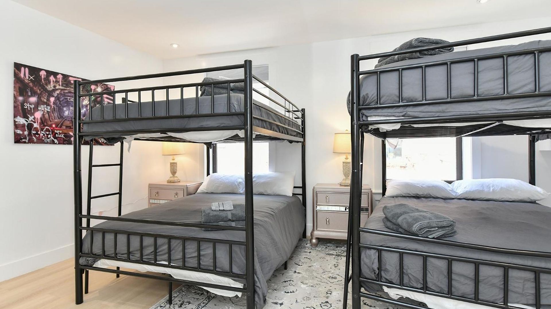 Aparthotel Designer Seaport - Sleeps 14