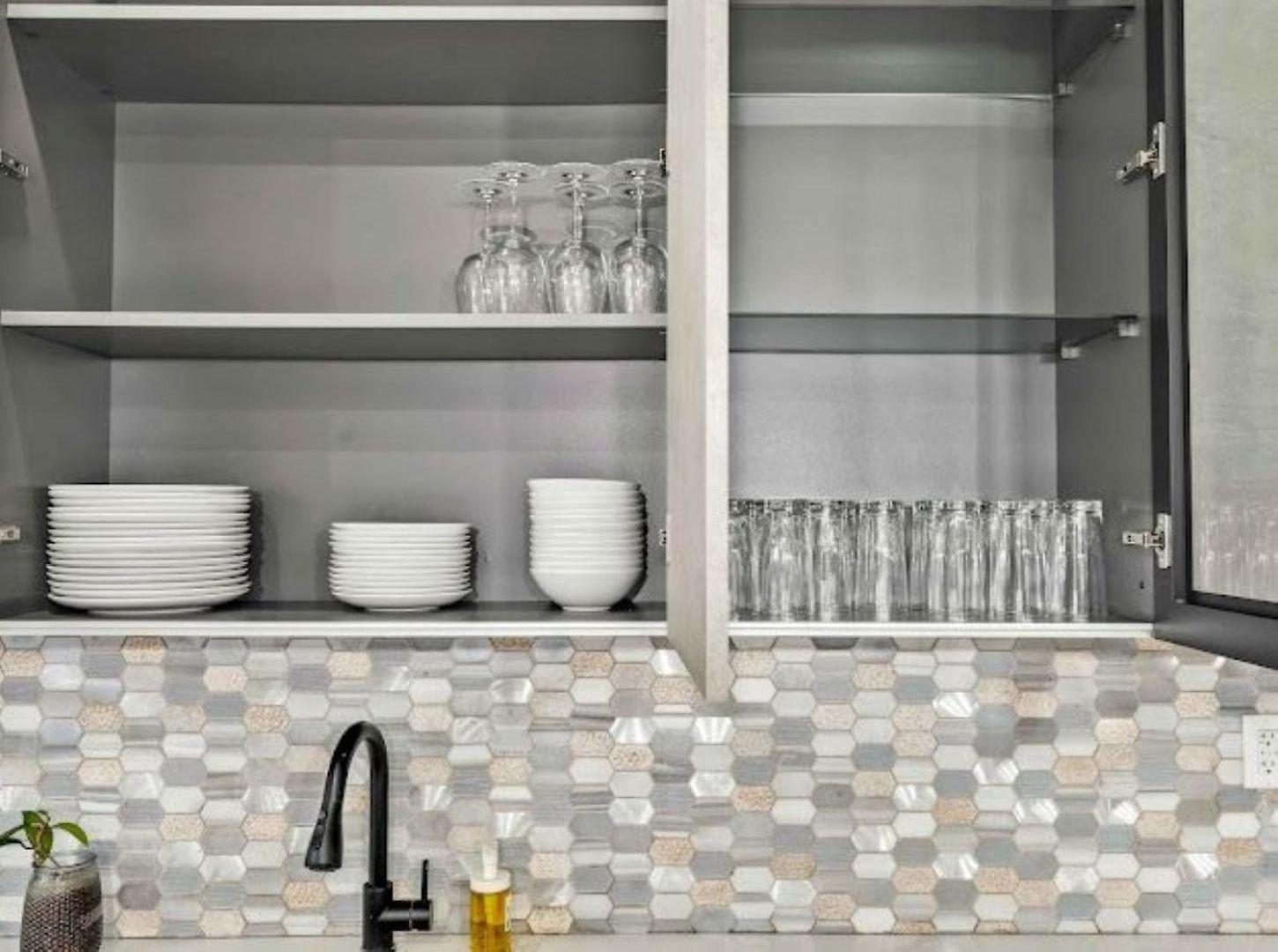Homestay Jimmy's Brownstone Penthouse! Its Personal, Luxury, Your Away From Home!! *