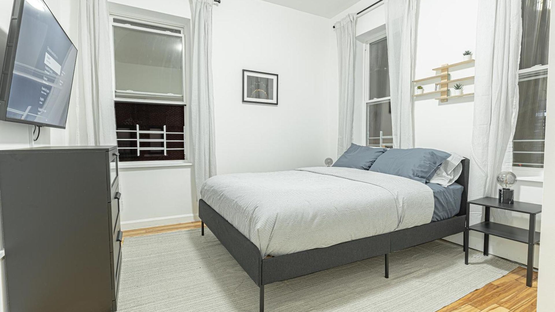 Modern 2br Near Laguardia & Subways Aparthotel New York
