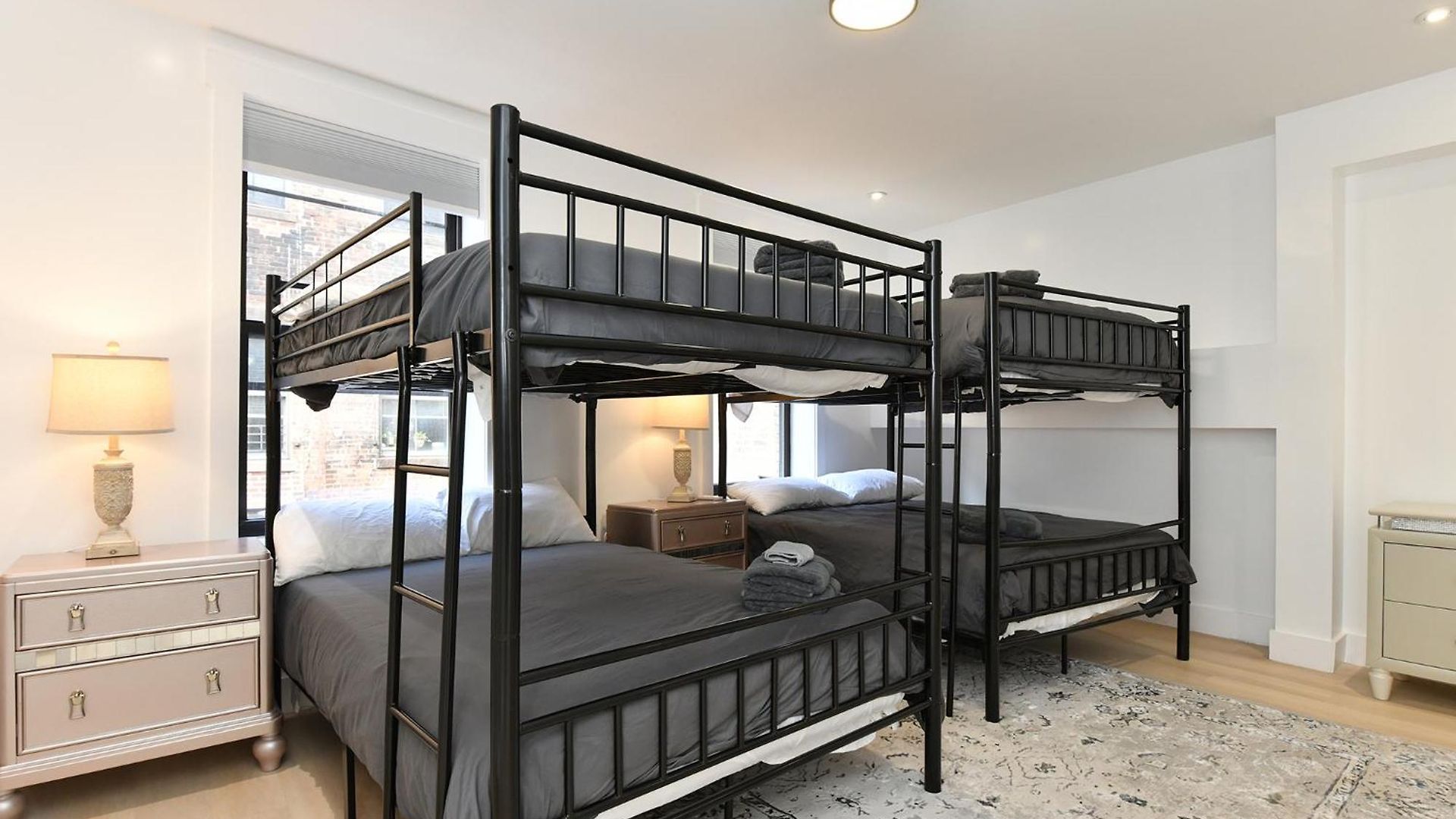 Designer Seaport - Sleeps 14 * New York